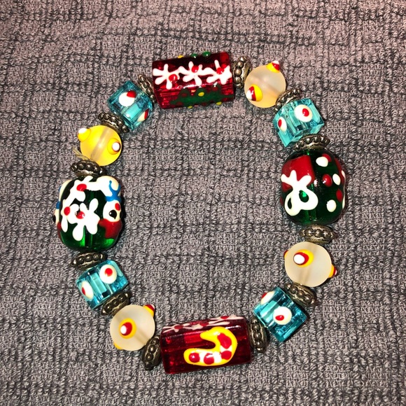 Nwot green/red/blue glass bead elastic bracelet. - Picture 2 of 2